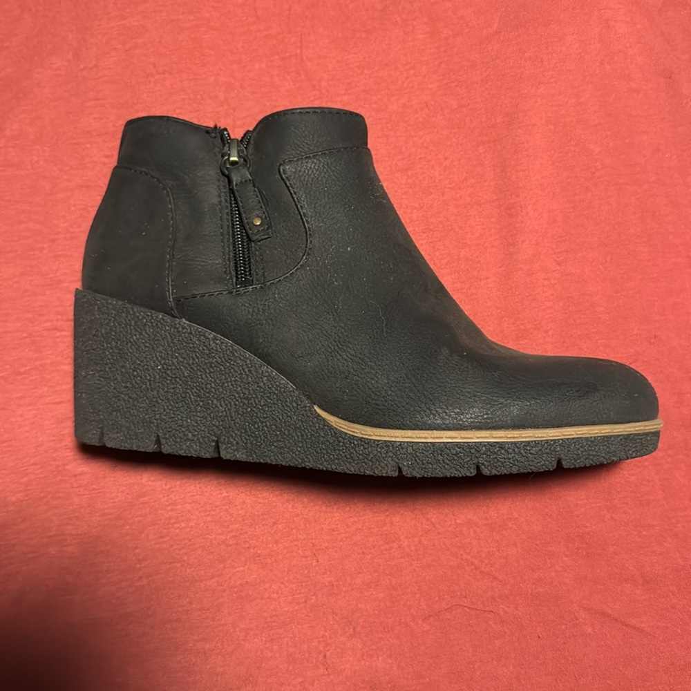 Tom’s size 8 wedge.  Never worn.